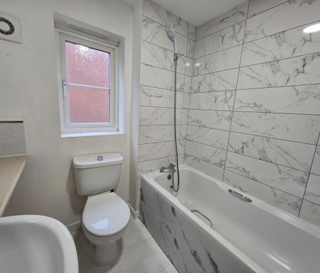 2 bedroom semi-detached house to rent - Photo 5