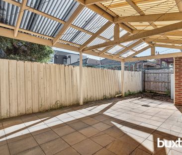 Spacious Townhouse in heart of Reservoir - Photo 5