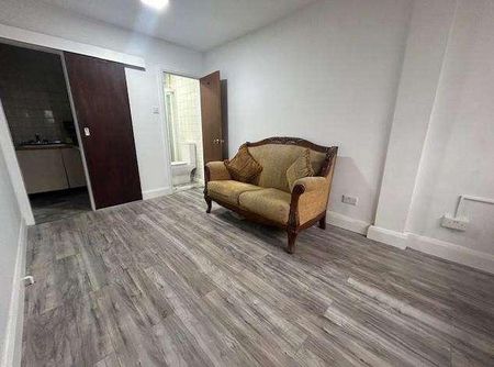 Bath Road, Hounslow, TW5 - Photo 2