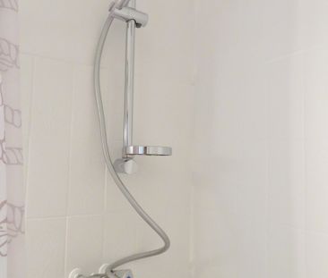 T2+PARK, Nîmes-Capouchiné, 540€ H.C - Photo 5