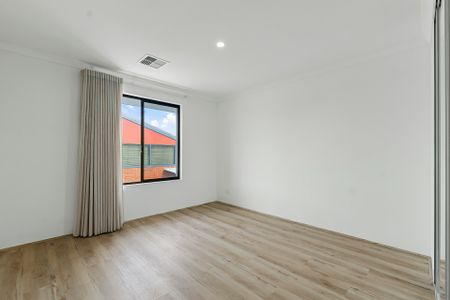 Townhouse living with space & style - Photo 3