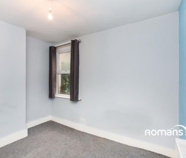 3 bedroom flat to rent - Photo 4