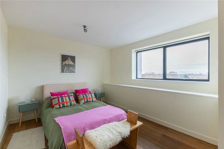 Bazalgette Court, Great West Road, London, W6 flat - penthouse to rent - Photo 4