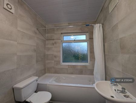 3 bedroom terraced house to rent - Photo 3