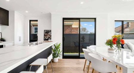 College Estate - 3 Bedrooms - Photo 2