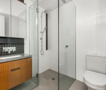 Luxury Two Bedroom Apartment - Photo 6