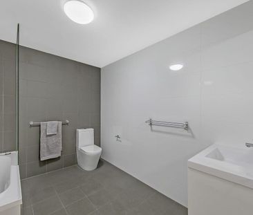 Modern & Spacious One-Bedroom Apartment in Prime Location - Photo 5