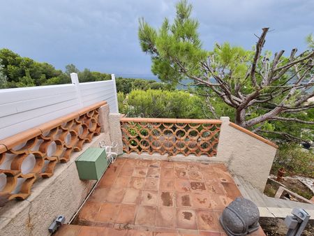Martigues FERRIERES rare à la location appartement avec terrasse et jardin, 2 parking dans le jardin et un garage privatif, - Photo 2