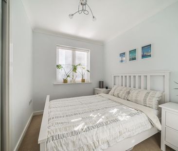 Meadrow, Godalming, Surrey, GU7 - Photo 6