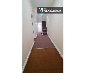 Private ensuite room in North Circular Road, Dublin - Photo 3
