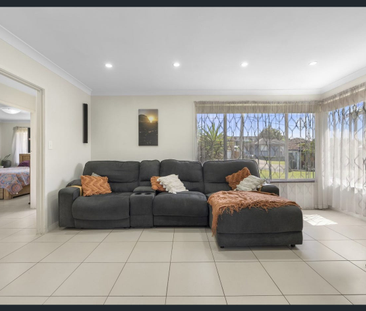 Spacious lounge and Gas cooking! - Photo 1