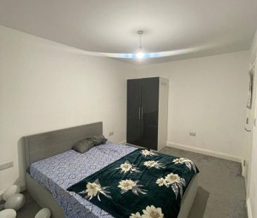 5 bedroom semi-detached house to rent - Photo 6