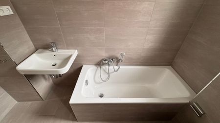 *** Wir modernisieren für Sie! Charmante 2-Zi.-Whg. + Wohnküche + Mansarde am Schlosspark! *** - Foto 3