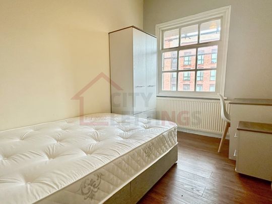 6 Bedroom Flat - Photo 1