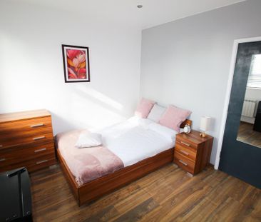 11 bedroom house to rent - Photo 2