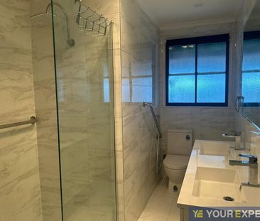 Family Home Perfect for entertaining - Photo 2