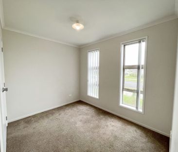 11 Perla Road, Pukekohe - Photo 2