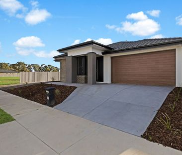 FOUR BEDROOM HOME - LOW MAINTENANCE ! - Photo 2