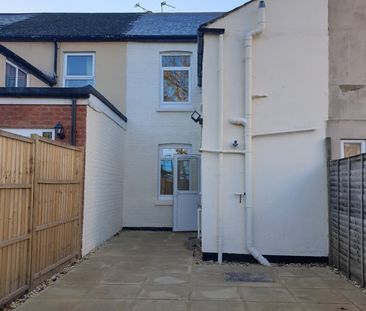 2 Bed Terraced House, Northfield Road, RG1 - Photo 2