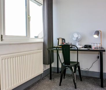 1 bedroom in a house share to rent - Photo 4