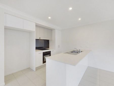 Near NEW townhouse SPRING MOUNTAIN - Photo 5