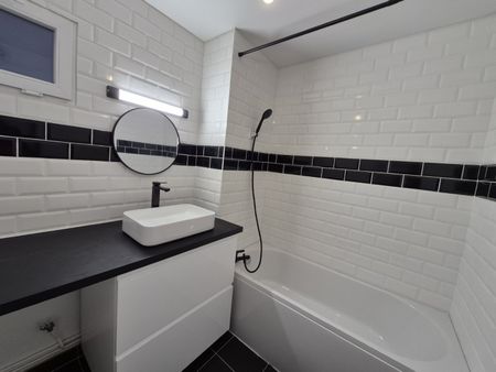 Location Appartement 3 pièces 79m² VILLENEUVE D ASCQ 59650 - Photo 4