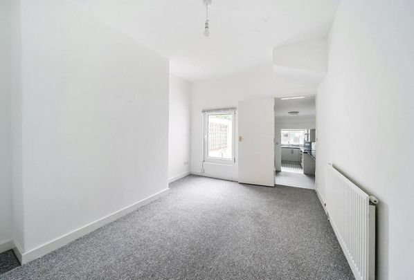 4 bedroom terraced house to rent - Photo 1