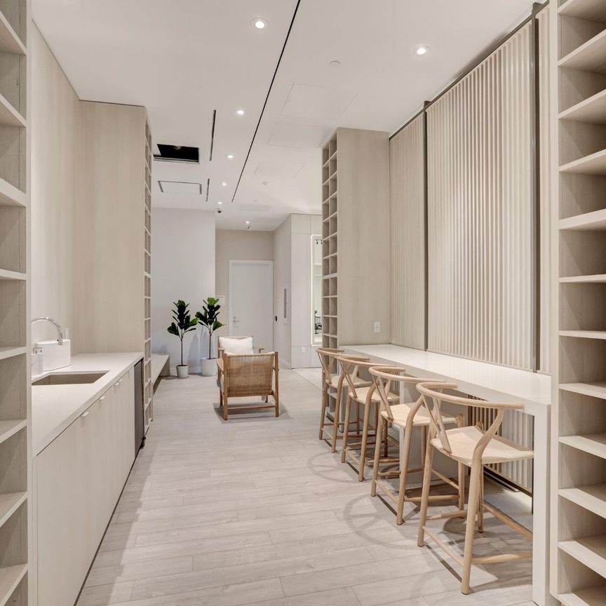 For Lease - 28 Ann Street Unit# 807, Mississauga, Ontario - Photo 1