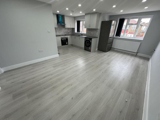 3 bedroom maisonette to rent - Photo 1