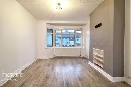 3 bedroom semi-detached house to rent - Photo 3