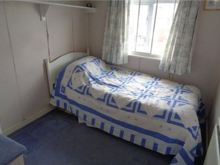 3 bedroom semi-detached house to rent - Photo 5