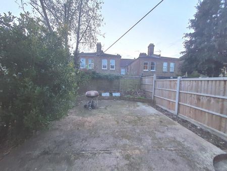2 bedroom maisonette to rent - Photo 2