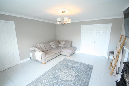 15 Ardfern Close, Saul Rd, - Photo 4