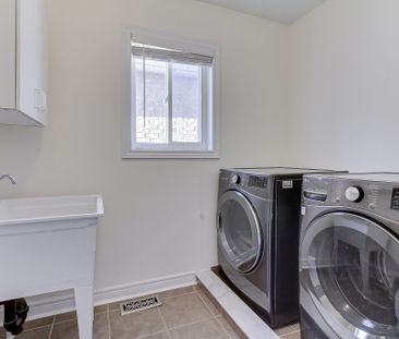 For Lease - 73 Four Seasons Crescent, East Gwillimbury, Ontario - Photo 2