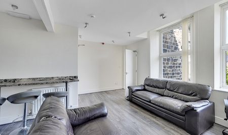 Modern 5-Bed Ensuite Student Apartment with Large Gardens, Free Parking, Contents Insurance & End of Tenancy Clean - Photo 3