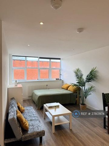 Studio to rent - Photo 2