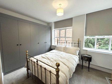 3 bed room 2nd floor apartment in York city centre. Parking available. - Photo 2