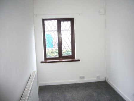 3 bedroom end of terrace house to rent - Photo 5