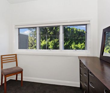 One Bedroom Apartment - Fully Furnished! - Photo 3