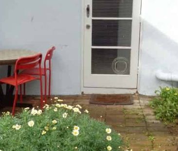 Contemporary, private central city living - Photo 4