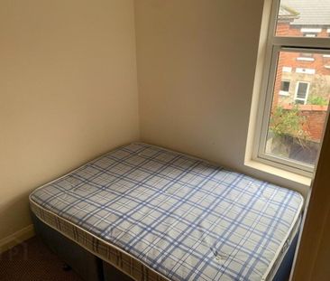 41 Donegal Avenue, Belfast, BT12 6LS - Photo 3