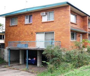 AIR CONDITIONED 2 BEDROOM BRICK UNIT WITHIN AN EASY WALK TO THE ROC... - Photo 2