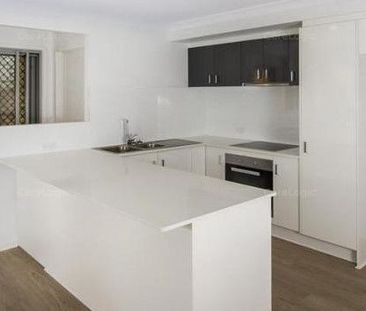 EXCLUSIVE TRI STOREY TOWNHOUSE IN GREAT LOCATION - Photo 2