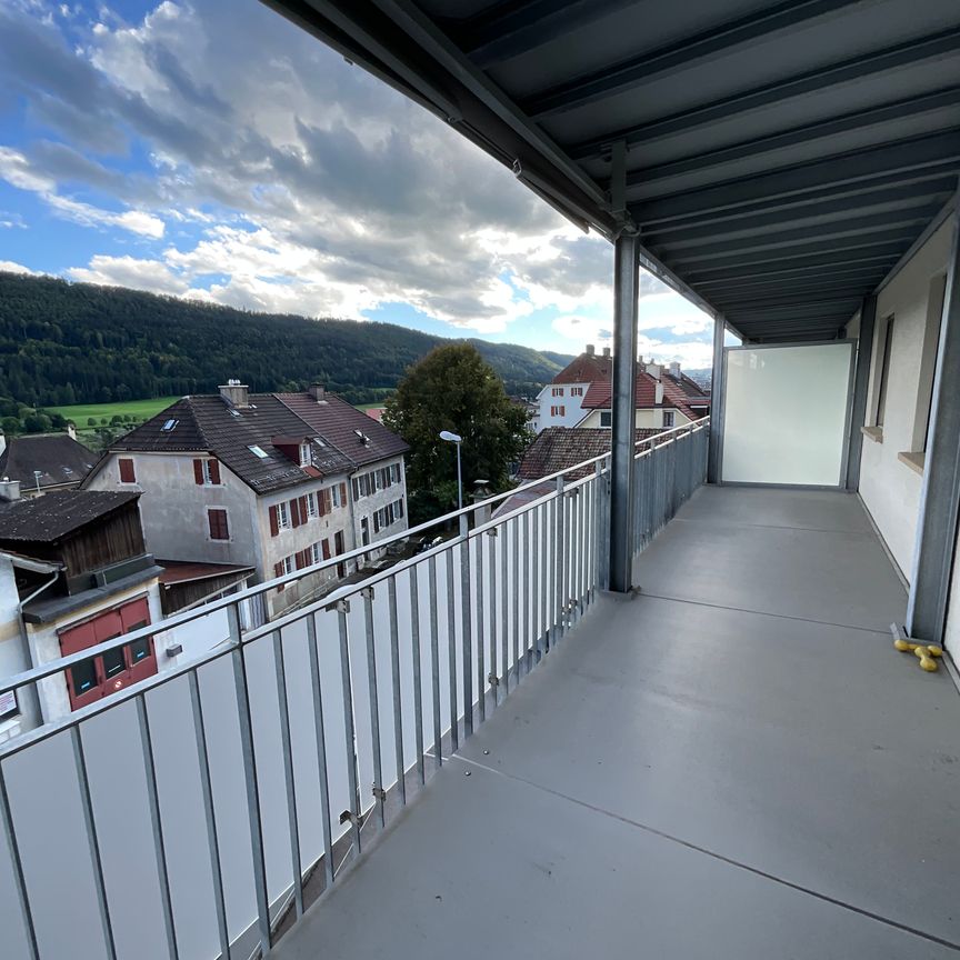 Appartement de 2 pièces avec grand balcon et ascenseur! - Foto 1