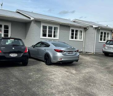 Spacious Home with Parkings - Photo 2