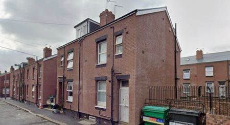 2 Bed End Terrace, Recreation Mount, LS11 - Photo 3