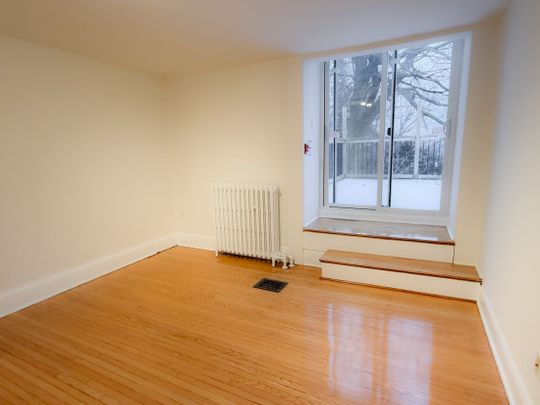 For Lease - 2469 Queen Street Unit# 4, Toronto, Ontario - Photo 1