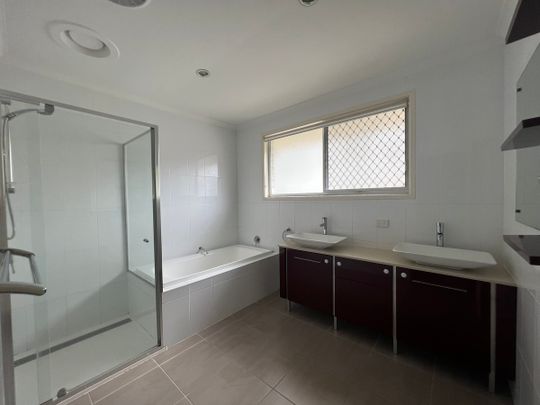 Spacious home in great location - Photo 1