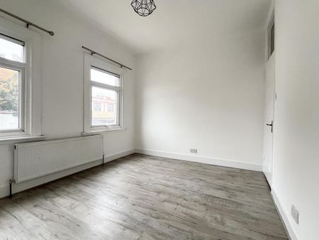 2 bedroom end of terrace house to rent - Photo 3