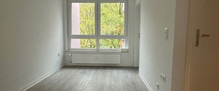 Hübsche 3-Zi.-Whg. mit modernem Bad und Balkon, frei ab sofort - Foto 1